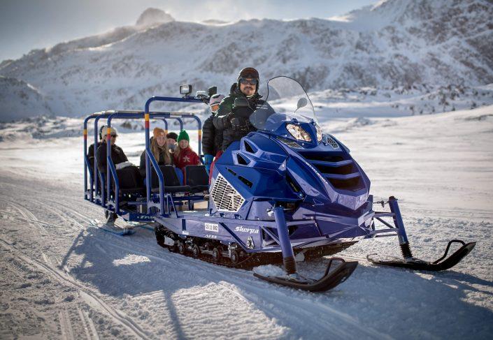 The snowmobile bus on the trail towards Sisimiut in Greenland. Photo by Mads Pihl, Visit Greenland