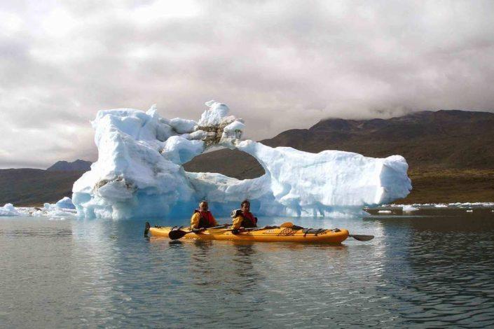 Two people kayaking among icebergs in South Greenland. Photo by Tasermiut South Greenland Expeditions, Visit Greenland