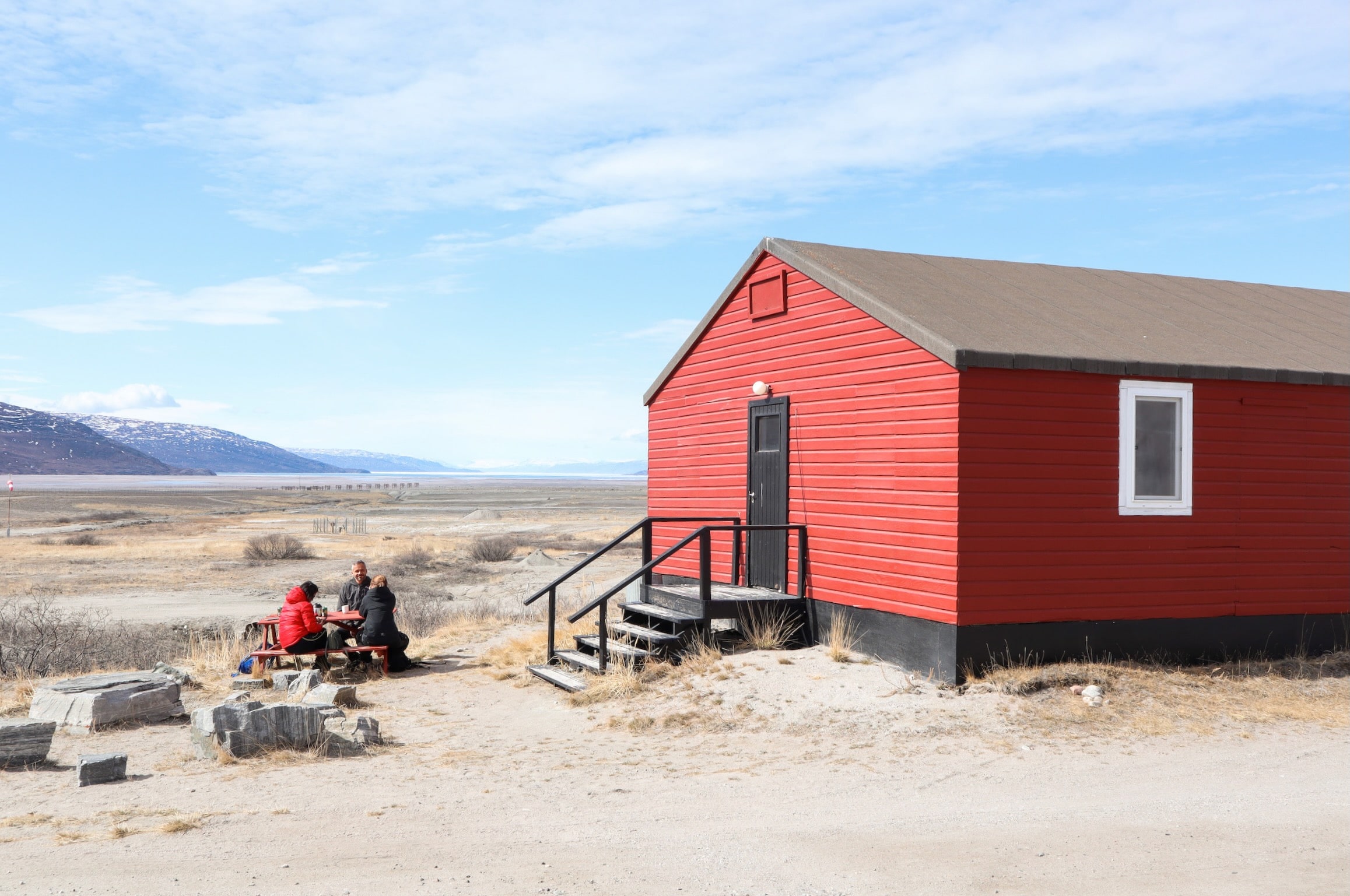 Guests at the Old Camp Hostel enjoying the sun and views in Kangerlussuaq. Photo by Johanna Himstedt