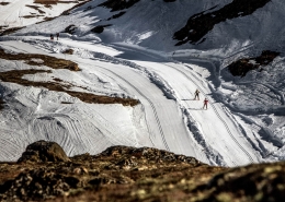 Skiiers seen from above in Arctic Circle Race