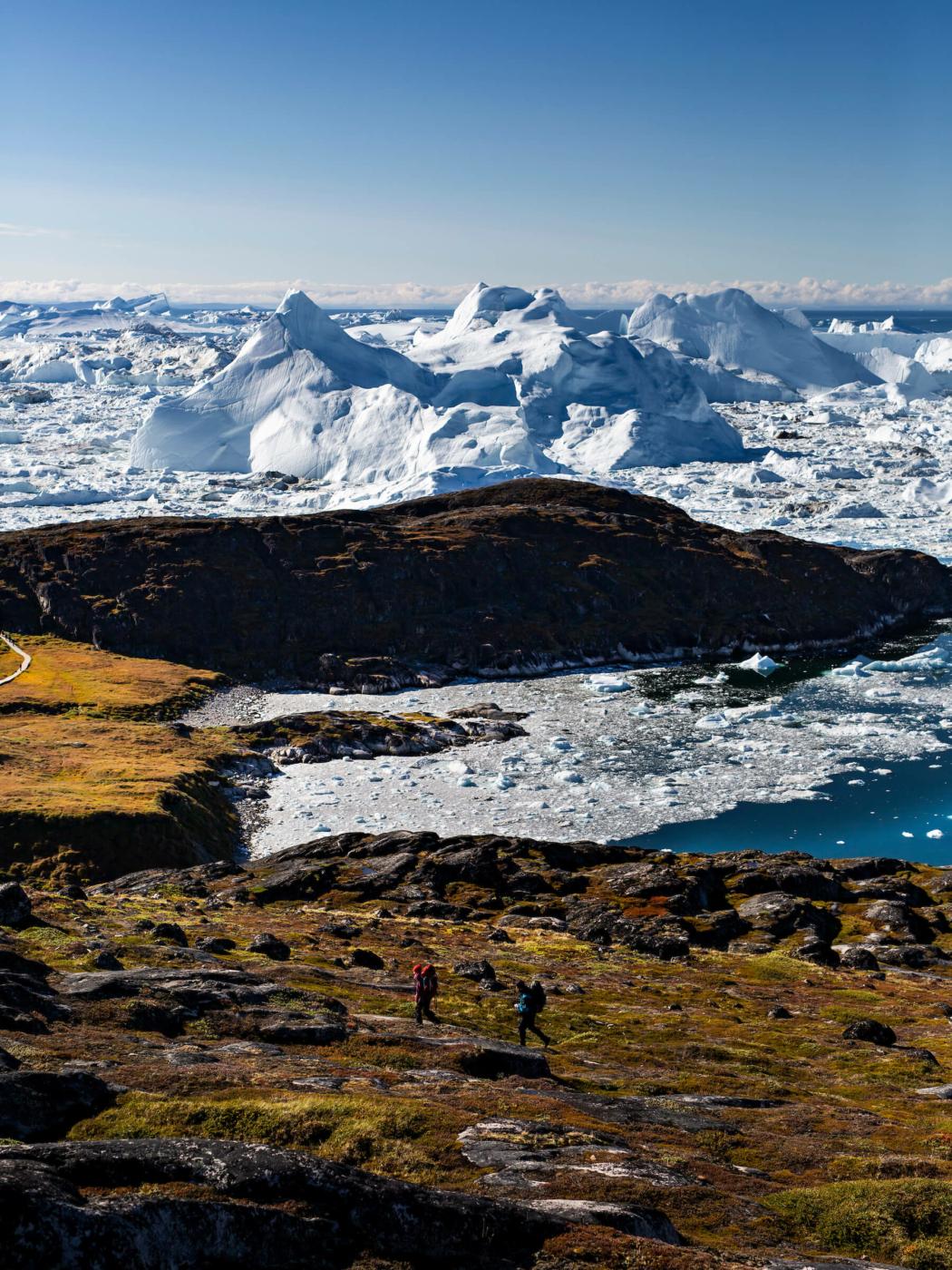 Hikers at the Ilulissat Icefjord. Photo-Aningaaq R Carlsen - Visit Greenland