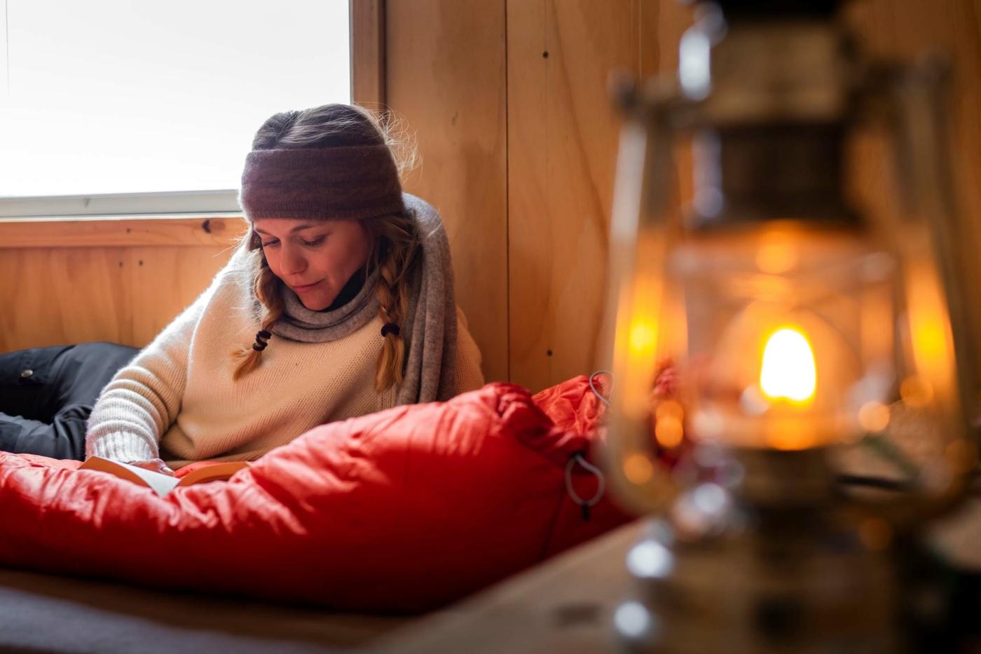 Calm mood in the Icecamp hut. Photo by Aningaaq Rosing Carlsen - Visit Greenland