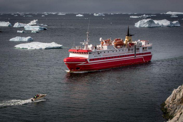 Sarfaq Ittuk arriving in Ilulissat in Greenland. By Mads Pihl