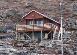 Hytten Amaroq from outside. Photo by Asimut Tours and Camp, Visit Greenland