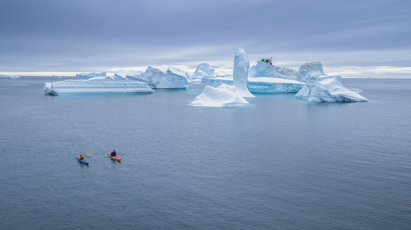 Kayaking between giant icebergs. Photo Henrik Kaarsholm – Hotel Disko Island, Visit Greenland