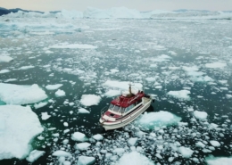 Ilulissat icefjord. Amazing Boat Tours - Ilulissat. Photo by Vijayanthi Gemander
